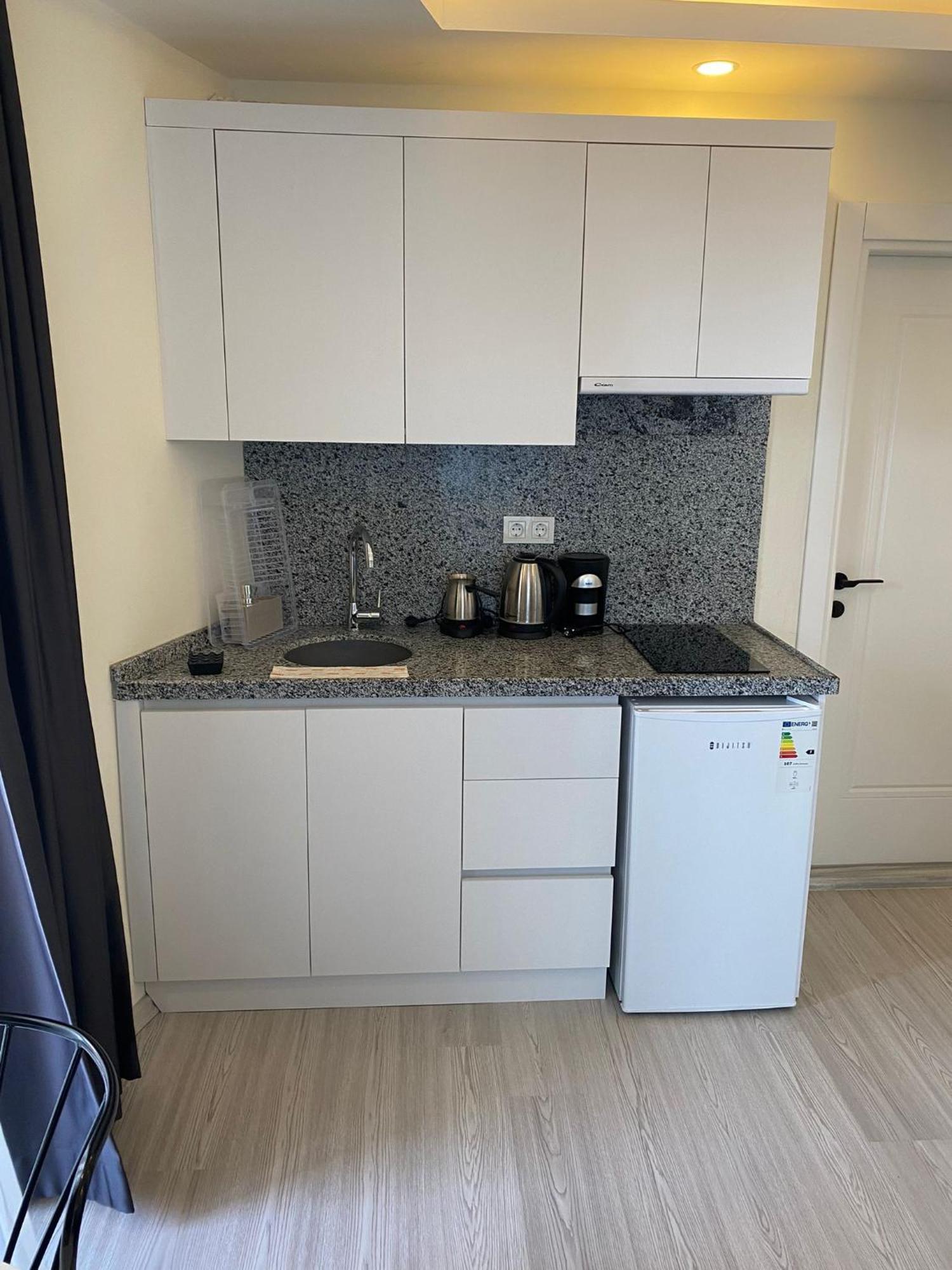 Hadrians Tower Aparthotel Анталия Екстериор снимка