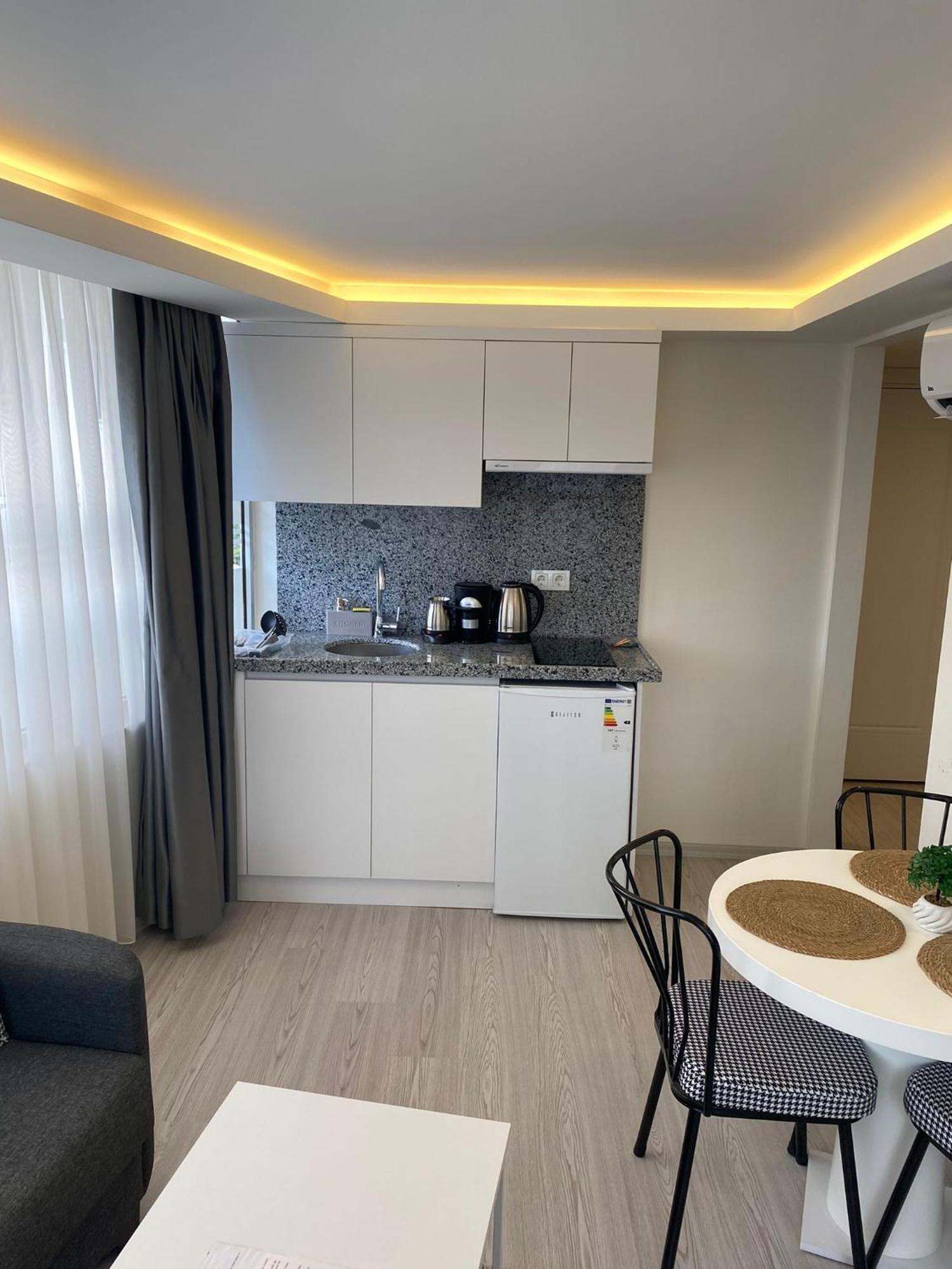 Hadrians Tower Aparthotel Анталия Екстериор снимка
